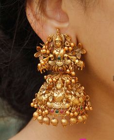 Earrings With Saree, Jhumkas Gold Indian, Jumkis Indian Jewelry, Earrings For Saree, Earrings Gold Indian, Latest Earrings Design, Temple Jewellery Earrings, Wedding Jewelry Sets Bridal Jewellery