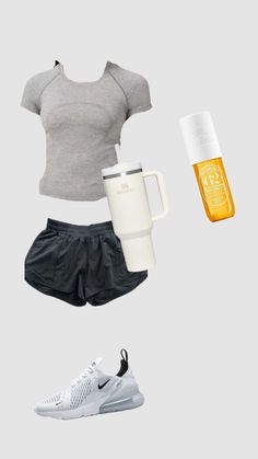 Lulu outfit #lululemon Lululemon T Shirt Outfit, Lululemon Top Outfit, Lululemon Style Inspiration, Lulu Sweatpants Outfit, Lulumelon Outfit, Lululemon Hiking Outfit, Outfits With Lululemon Shorts, Lululemon Outfits Summer, Lululemon Gym Outfit