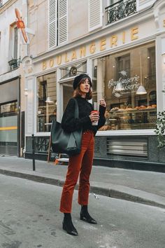 Stile Pin Up, Red Trousers, Cord Trousers, Paris Mode, Parisian Fashion, Fashion Blogger Style