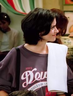 Short Wolf Haircut, Monica Geller Outfits, Monica Hairstyles, Haircut Tips, 90s Haircuts, Trendy Bob Hairstyles, Wolf Haircut, Hairstyles For Women Over 60