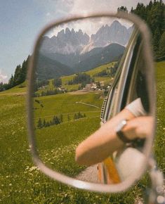 Travel Hacks & Travel Tips To Make Your Next Trip Easier Fotografi Vintage, رعب نفسي, 사진 촬영 포즈, Foto Poses, Foto Ideas Instagram, Summer Dream, Nature Aesthetic, Photography Inspo, Travel Aesthetic