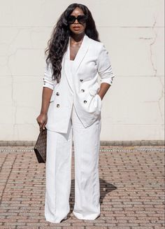 White Wide Leg Trousers Outfit, Work Outfits Curvy Women, Plus Size White Pants, Winter Workwear, Style Wide Leg Pants, Corporate Wear