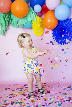 Photoshoot Ideas Kids, Colorful Photoshoot, Balloon Drop, Mini Photo Sessions, Studio Photoshoot Ideas, Toddler Photoshoot, Kids Studio, Disney 100