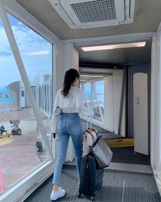 Flying Tips, Korean Casual Outfits, Love Travel, Korean Girl Fashion, Ulzzang Fashion, Hair Tips, Airport Style, Airport Outfit, Fit Inspo