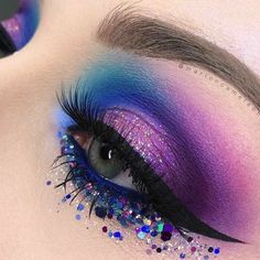 Blue Eyes Make Up, Make Up Designs, Neon Eyeshadow, Bold Eye Makeup, Makeup Brushes Guide, Makeup Brush Storage, Glitter Eyeliner