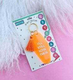 Keychain With Tassel, Key Keychain, Lost Keys, Projets Cricut, Club Color, Quick Gifts, Glitter Acrylics, Keychain Design, Hotel Style