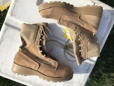 Belleville 390 Desert Boots Size Men's 7.5 R Women's 9 R New Made In USA. Condition is New with box. Men's Footwear, Usa News, Shoe Art, Desert Boots, Mens Shoes Boots, Boots Men, Made In Usa, Shoes Mens, Men's Shoes