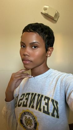 Pixie Haircut For Mixed Women, Starfield Library, Rihanna Short Hair, Finger Waves