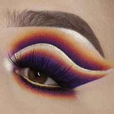 Eye Makeup Traditional, Double Cut Crease Eye Makeup, Makeup Traditional, Crease Eye Makeup, Cut Crease Eye Makeup, Halloween Makeup Clown, Cut Crease Eye, Halloween Makeup Pretty, Dramatic Style