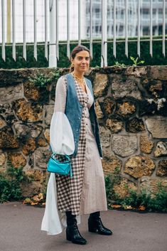 Dress With Sweater Vest, Vest Fall Outfits, Layered Outfits Aesthetic, How To Style A Vest, Summer Street Style, Lana Condor, Style Muse, Quirky Fashion, Summer Street