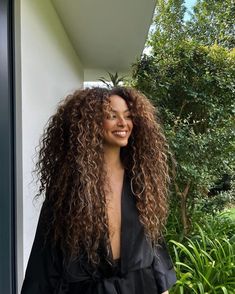 Julia Rodriguez, Curly Hair Color Ideas, Curly Hair Color, Date Night Makeup, Night Beauty, Colored Curly Hair, Beauty Ideas, Long Curly Hair, Curly Girl