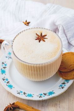 Fall in love with the process of making your own chai latte this season. Our easy guide helps you choose between a homemade concentrate or a quick pick from Trader Joe's. Enjoy crafting a chai latte with flavors from vanilla to spicy chai, tailored to be as healthy or indulgent as you wish. Perfect for autumn or winter evenings, this chai latte will become your new favorite ritual. Easy Chai Latte Recipe, Chai Concentrate Recipe, Homemade Chai Latte, Chai Latte Recipe, Homemade Chai, Chai Tea Recipe, Iced Chai Latte