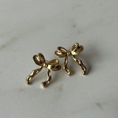 Aesthetic Jewelry Earrings, Bow Earrings Aesthetic, Cute Jwellary Aesthetic, Girly Jewelry Aesthetic, Bow Earrings Gold, Cute Accessories Aesthetic, Aesthetic Gold Earrings, Gold Jewellery Earrings, Cute Gold Earrings