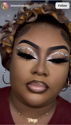 Flowers Makeup Look, Halloween Makeup Looks Black Women, Fairy Makeup Black Women, Black And White Makeup Looks, Nude Glam Makeup, Birthday Makeup For Black Women, 22 Birthday