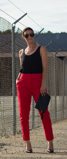 Red High Waisted Cigarette Pants for Fall. Red Jeans Outfit, Curated Closet, Top Fashion Bloggers, Summer Lookbook, Mom Blog, Red High, Fashion Images