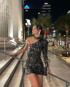 Short Dresses Homecoming, New Years Eve Dress, Sparkling Dress, Glitter Outfit, Sparkle Shorts, Sparkle Outfit, Sequin Dress Short, Fiesta Outfit, Short Party Dress