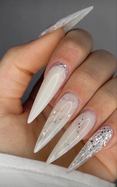 Wedding Nails For Bride Stiletto, Pretty Stiletto Nails, Bandana Nails, White Stiletto Nails, Pink Tip Nails, Purple Acrylic Nails, Beauty Hacks Nails, Pointed Nails