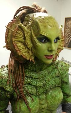 “Creature from the Black Lagoon” Okay, this is insane and not practical, but awesmome Costumes Scary, Makeup Scary, Creature From The Black Lagoon, Monster Costumes, The Black Lagoon