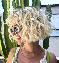 Curly One Length Bob, Curly Bob 2023, Permed Bobs, Blonde Bob Curly, Curly Bob Blonde, Blonde Short Curly Hair, Curly Blonde Bob, 2023 Trendy Hair, Kręcony Bob