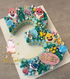 a cake made to look like the letter e with various sea creatures on it and an ocean theme