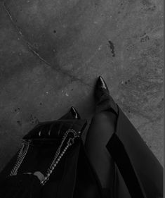 London Sightseeing, Fb Cover Photos, Classy Fits, Aesthetic Content, All Black Everything, Black And White Aesthetic, White Aesthetic