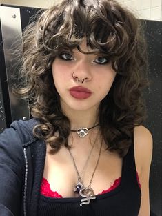 Choppy Shag Hairstyles Medium Curly, 80s Curly Haircut, Gothic Curly Hair, Natural Wavy Short Hair, Alternative Hair Curly, Curly Hair Shag Cut, 70s Curly Hairstyles, Shag Mullet Curly Hair, Short Curly Haircuts With Bangs