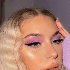 Teknik Makeup, Maquillage Yeux Cut Crease, Indie Makeup, Purple Eye Makeup, Eye Makeup Designs, Purple Eyeshadow, Edgy Makeup