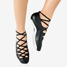 Ghillie Shoes, Irish Dance Shoes, Dance Attire, Ballet Beauty, Irish Dancing, Ballerina Shoes Flats, Pumped Up Kicks, Minimalist Shoes, Street Shoes