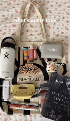 Everyday Bag Essentials, What's In My Purse, Burts Bees Lip, Makeup Bag Essentials, Iphone Wallpaper Classy