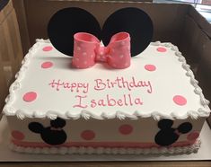 a minnie mouse birthday cake in a box