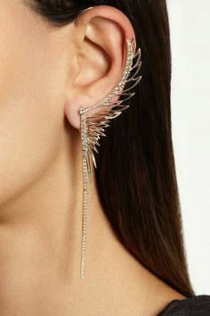 Love this cuff earring Single Earring Trend, 2015 Fashion Trends, Earring Trends, Fantasy Jewelry, Ear Cuffs, Girly Jewelry, Cuff Earrings, Stylish Jewelry, Ear Jewelry