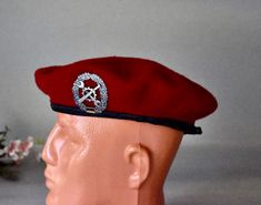 Vintage, Red Wool Military hat - Barrette  in very good condition! Has the cockade of Engineering Troops! Collectable military memorabilia!  ►Dimensions: size 59  ►Period: Around 1990 ►Styles: Vintage  ►Place of Origin: Germany 🇩🇪  ►Materials: Wool  ►Condition: Very Good  ►Condition Notes: Very Good  Item - N. 511/e Barrett Hat, Barrette Hat, 1990 Style, Vintage Place, Military Memorabilia, Military Hat, German Army, Beautiful Candles, Red Wool