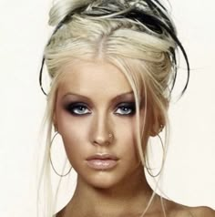 Christina Aguilera 2000s, Y2k Makeup Looks, 2000s Makeup Looks, Y2k Makeup, 90s Makeup, Christina Aguilera, Staten Island, Pretty Makeup, Cute Makeup