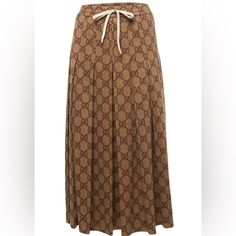 Gucci Interlocking Gg Supreme Pleated Skirt Is Crafted In Italy. It Is A Beautiful Beige Pleated Skirt Featuring A Drawstring Waist And An All-Over Gg Logo Print In Brown. Gucci Interlocking Gg Supreme Pleated Skirt Size Medium Mid Length Materials: 55% Polyester, 45% Cotton Product Number 526514 Made In Italy Beige Pleated Skirt, Gucci Skirt, Gg Logo, Luxury Closet, Pleated Midi Skirt, Women Skirts Midi, Luxury Shoes, Logo Print, Mid Length