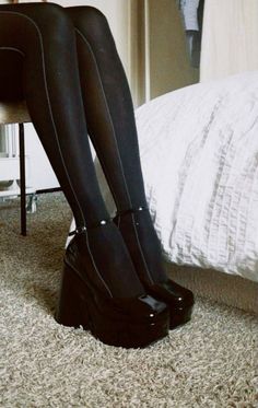 Dark Heels Aesthetic, Cute Shoes Heels, Grunge Style, Pretty Shoes