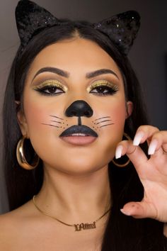 Cat Eye Costume Makeup, Big Cat Eye Makeup, Cat Woman Costume Makeup, Kitty Cat Costume Women, Kitty Cat Halloween Makeup, Holloween Makeup Glam Easy, Cat Women Makeup Halloween, Cat Nose And Whiskers Makeup, Cat Halloween Makeup For Women