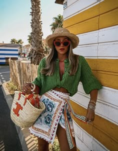 Straw Hats Outfit, Pool Party Fashion, Edgy Summer Outfits, Pool Outfits, Pool Party Outfits, Vibrant Dress, Outfits With Hats