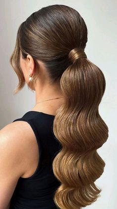 moda High Ponytail Hairstyles For Prom Sleek, Ponytail Hairdo Wedding, Long Hair Ponytail Styles Wedding, Wedding Hairstyles Ponytail High, Sleek Low Ponytail Hairstyles, Low Curled Ponytail, Bride Hair Ponytail, Ponytail For Bride, High Ponytail With Curls