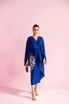 Peplum Dress Indian, Kanwal Malik, Fancy Dress Patterns, Draping Fashion, Saree Designs Party Wear, Navy Blue Fabric, Women Wedding Guest Dresses, Couture Dresses, Raw Silk