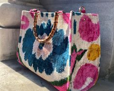 Tote Bag Silk Ikat, Large Tote Traditional Boho Handmade Heart Pink, Skandinavian Style Boho Silk Velvet Bag-tote Bag, Bamboo Handle Tote - Etsy Puerto Rico Istanbul Style, Traditional Boho, Ikat Bag, Silk Velvet Fabric, Boho Handmade, Silk Ikat, Crochet Tote Bag, Ikat Pattern, Traditional Fabric