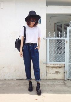 #GrunChic #GrungeALaMode Look Grunge, Look Jean, Tokyo Street Fashion, Hipster Grunge, Paris Mode, Grunge Look, Grunge Style, Look Vintage, Black Hat