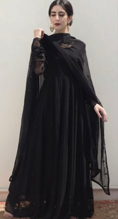 2023 Dress Trends In Pakistan, Eastern Dresses Outfits Pakistan, Dress Ideas Casual Simple Pakistani, Black Eastern Dresses, Cultural Dresses Of Pakistan, Eastern Dresses Casual, Traditional Black Gown For Eid, Pakistani Dresses Casual 2023, Dress Ideas For Eid