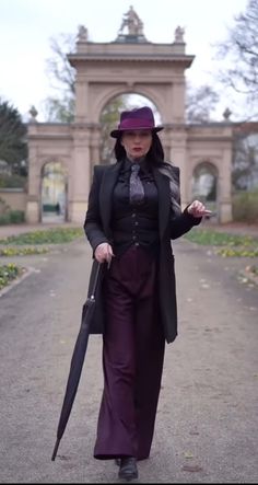 Vintage Noir Outfit, Noir Fashion Woman, Hadestown Aesthetic Outfit, Female Mob Boss Outfit, Mob Boss Outfit, Goth Suits Women, Italian Mafia Outfit, Gangster Outfits For Women, 1920s Gangster Women