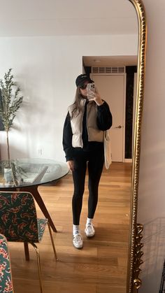 Spring Vest Outfits, Adidas Sambas Outfits, Winter Vest Outfits, Sambas Outfits, Sambas Adidas Women Outfit, Outfit Inspo 2023, Adidas Leggings Outfit, Puffer Outfit, Puffer Vest Outfit