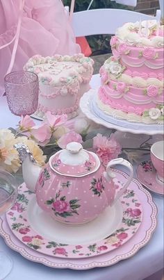 Garden Tea Party Cake, Birthday Ideas Balloons, Aesthetic Happy Birthday, Aesthetic Tea Party, Balloons Aesthetic, Flower Tea Party, Fancy Tea Party, Pink Tea Party, Sweet Sixteen Birthday Party Ideas