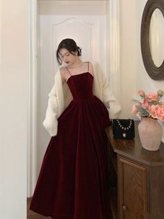 Red Velvet Prom Dress, Wine Red Prom Dress, Prom Dresses Simple, Velvet Prom Dress, Simple Prom Dress, Prom Dress Inspiration, Burgundy Velvet, Pretty Prom Dresses, فستان سهرة