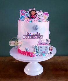 there is a cake that has many things on it and the words carry's dollhouse