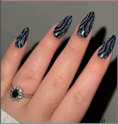 Looking for the best black Christmas nail ideas? Check this post for the best Christmas nail ideas in black color to copy this year. From… New Year Nailart, Black Christmas Nail Designs, Nile Art, Black Sparkle Nails, Black Christmas Nails, Flash Nails, Nails For 2023, Dance Nails, Nye Nails