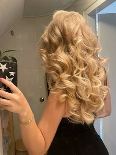 #blowout #hair #hairstyle #blonde #curls #blondehaircolor #waves #haircolor Blowout Hair Event, Blonde Curly Bridal Hair, Hairstyle Curled Hair, Big 70s Curls, Big Blonde Blowout, Strawberry Blonde Blowout, Long Hair Curls Hairstyles, Volumous Curled Hair, Princess Blowout