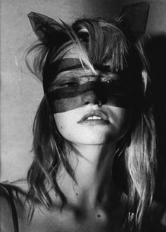 ARgENTUM ~ REBEL ~ la potion infinie #rebel #blackandwhite #feline Cat Grey, Gemma Ward, Cat Ideas, Grey Cat, Cat Mask, Cat Costumes, Halloween Jewelry, Belleza Natural, Catwoman